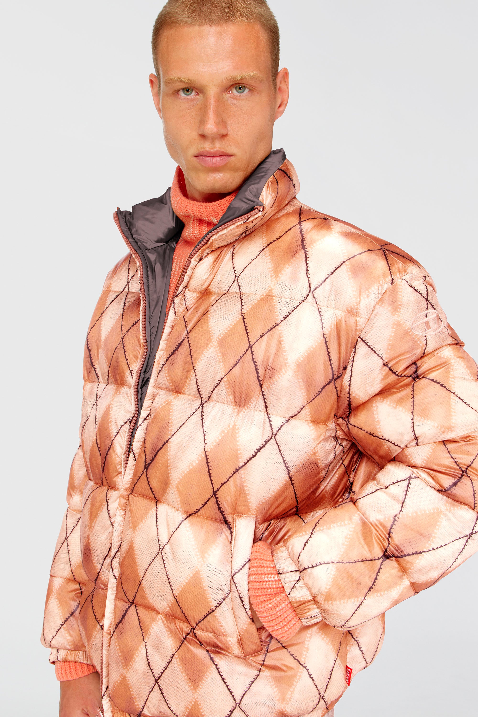 Diesel - W-BOURB-DLCK, Man's Reversible puffer jacket with argyle print in Beige/Grey - 5