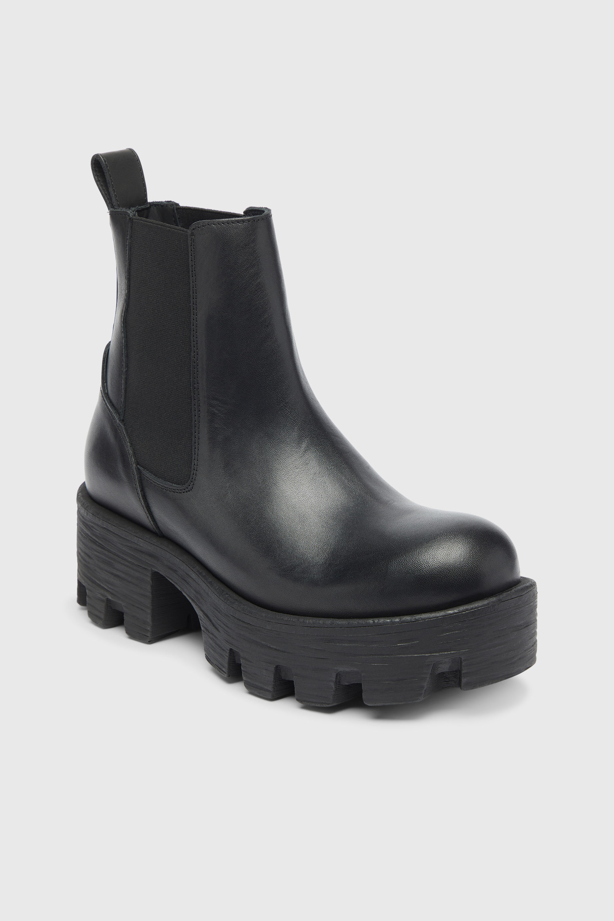 Diesel - D-HAMMER CHUNKY W, Woman's D-Hammer - Chelsea boots in leather with lug sole in Black - 6