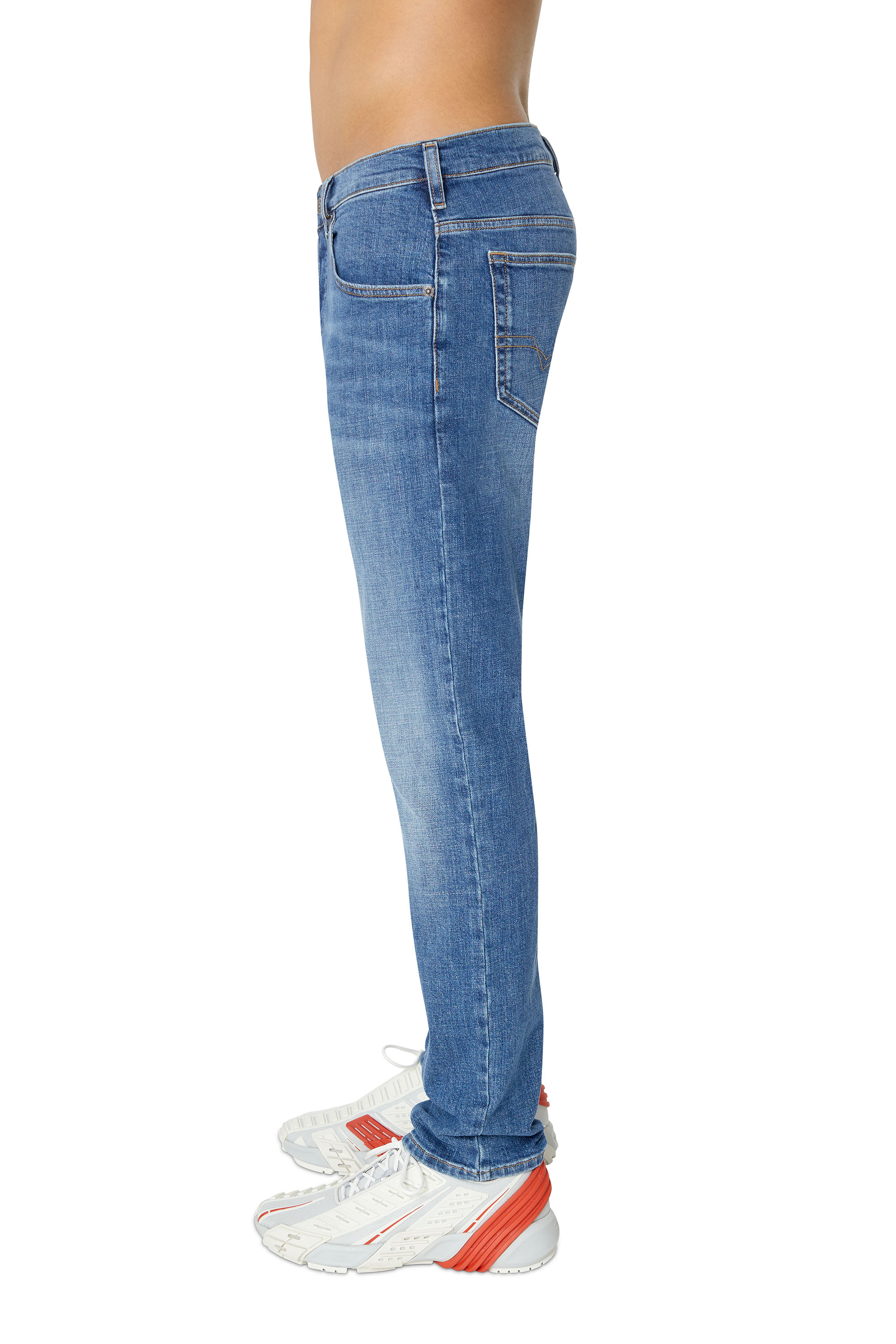 Diesel - D-Yennox 0IHAT Tapered Jeans, Medium blue - Image 4