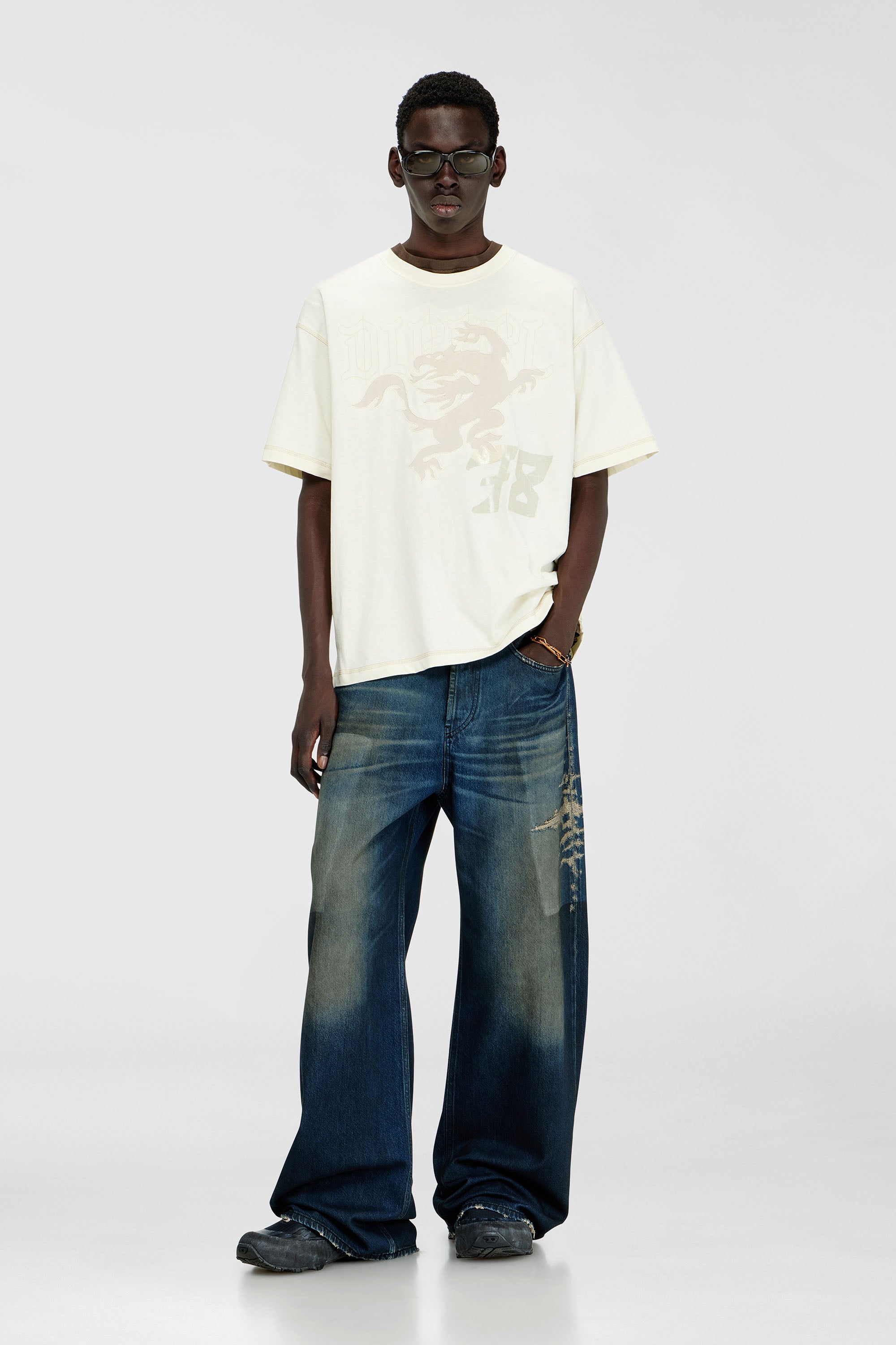 Diesel - T-BOXT-NOTCH, Man's Relaxed T-shirt with prints and embroderies in White - 2