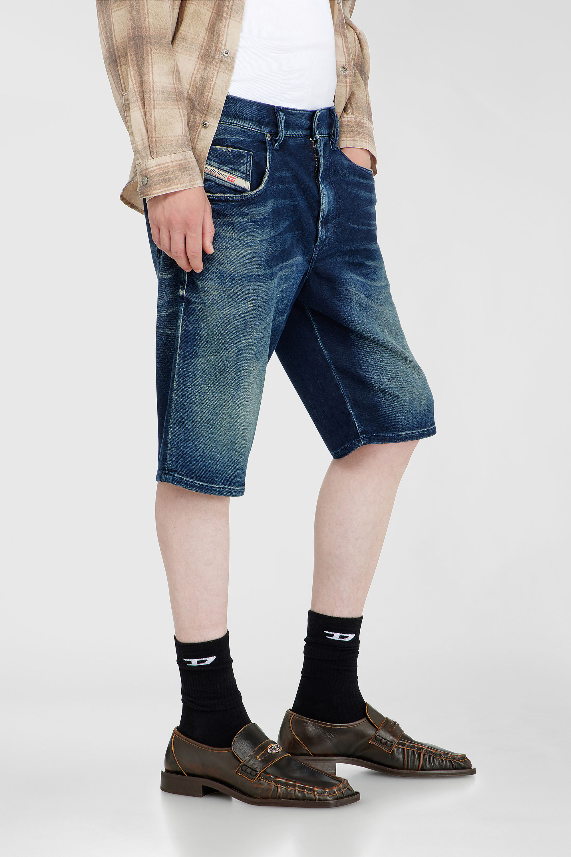 Diesel - 2033 D-KROOLEY-SHORT-BW JOGG, Man's Chino shorts in shaded JoggJeans in Dark Blue - 5