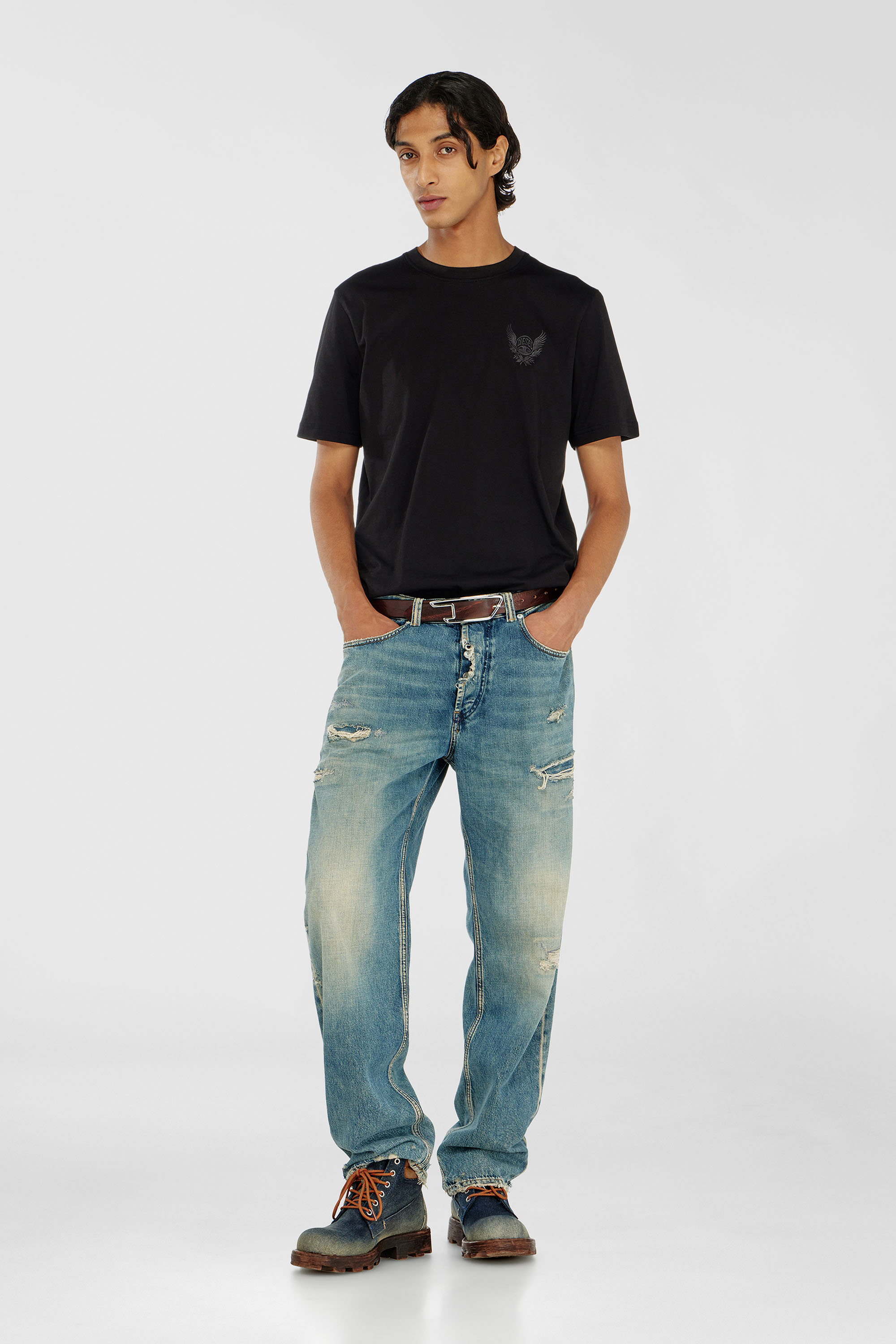 Cotton T-shirt with chest logo motif
