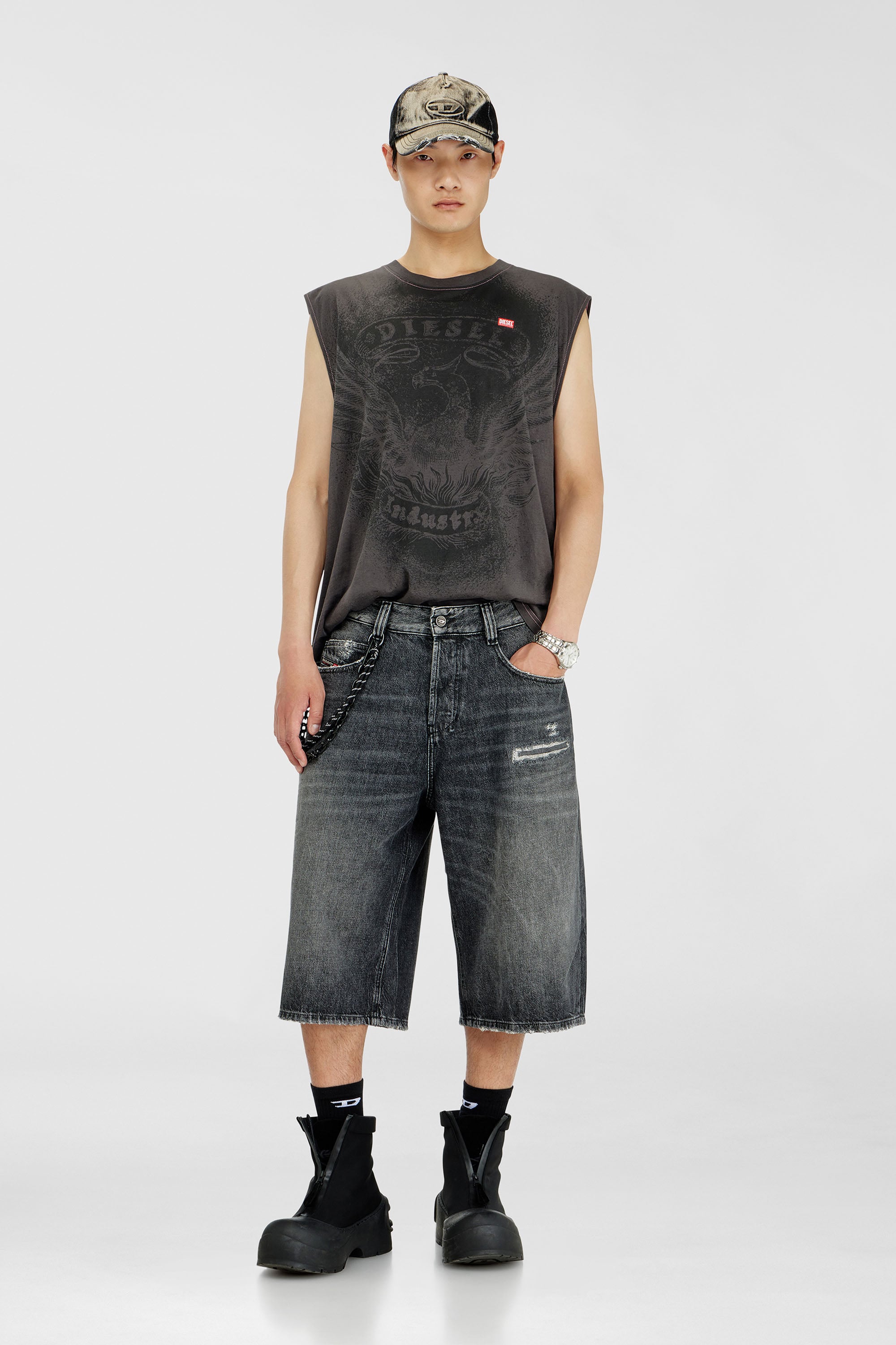Denim relaxed shorts with abrasions