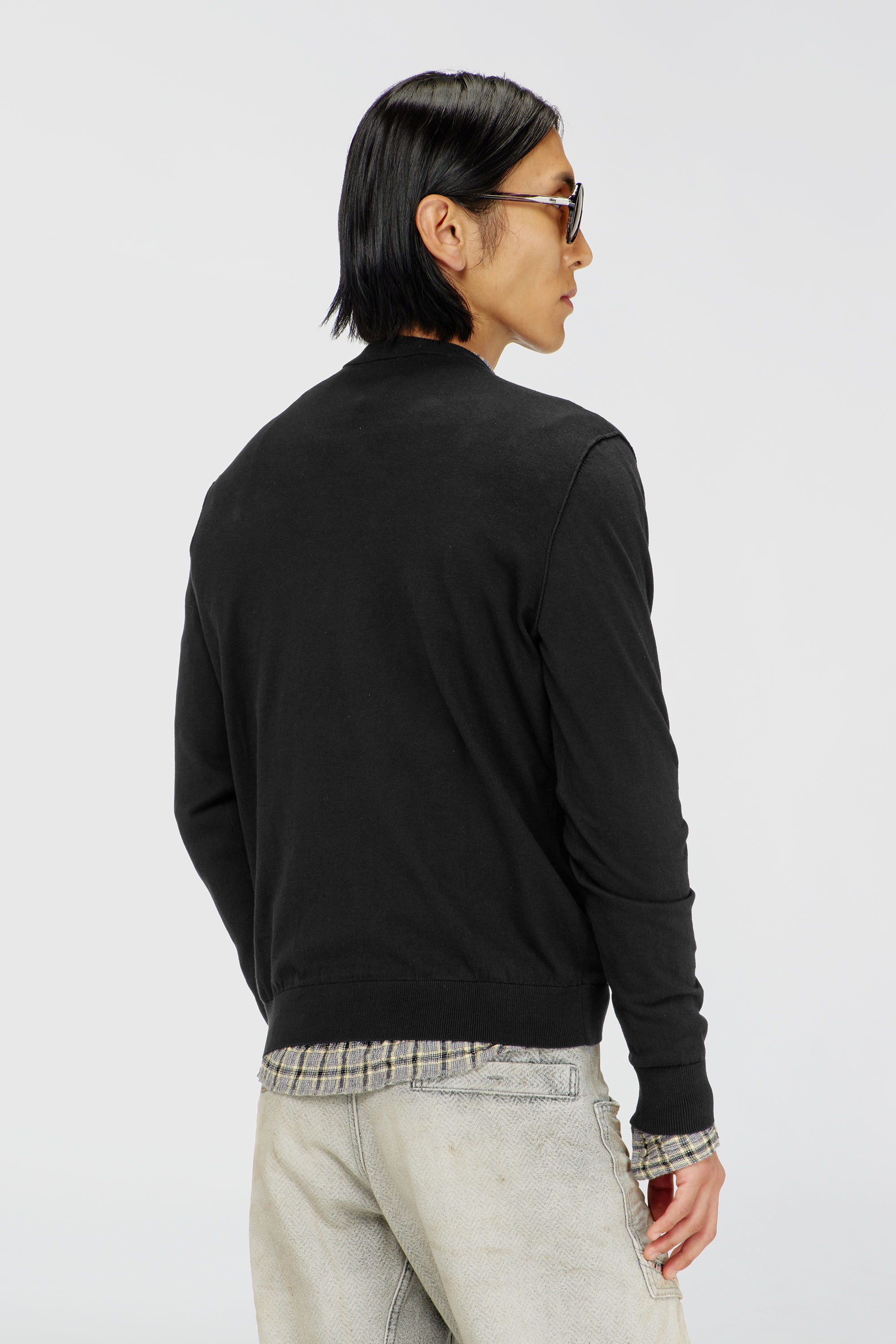 Diesel - K-FREEX-VNECK-TAG-T92, Man's Cotton knit V-neck with tonal Oval D logo in Black - 4
